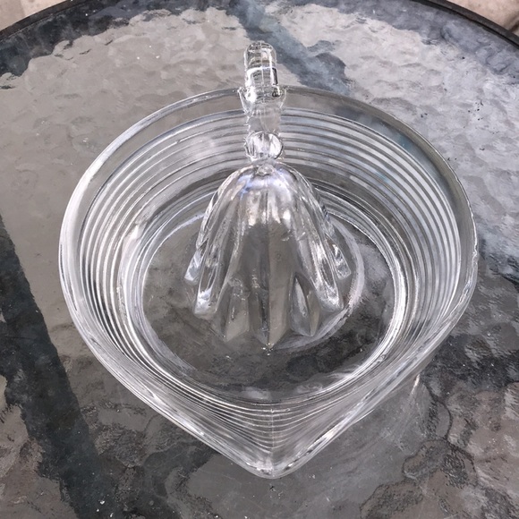 Real Crystal Large 8 inch Vintage Ribbed Crystal Glass Citrus Juicer with Handle - Picture 4 of 9